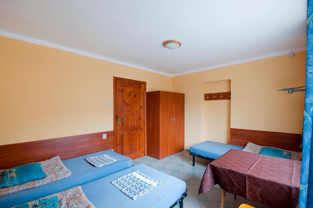 Dom Narciarza Apartman Szczyrk Szoba fotó