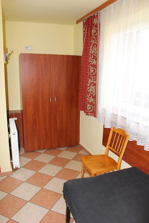 Dom Narciarza Apartman Szczyrk Szoba fotó